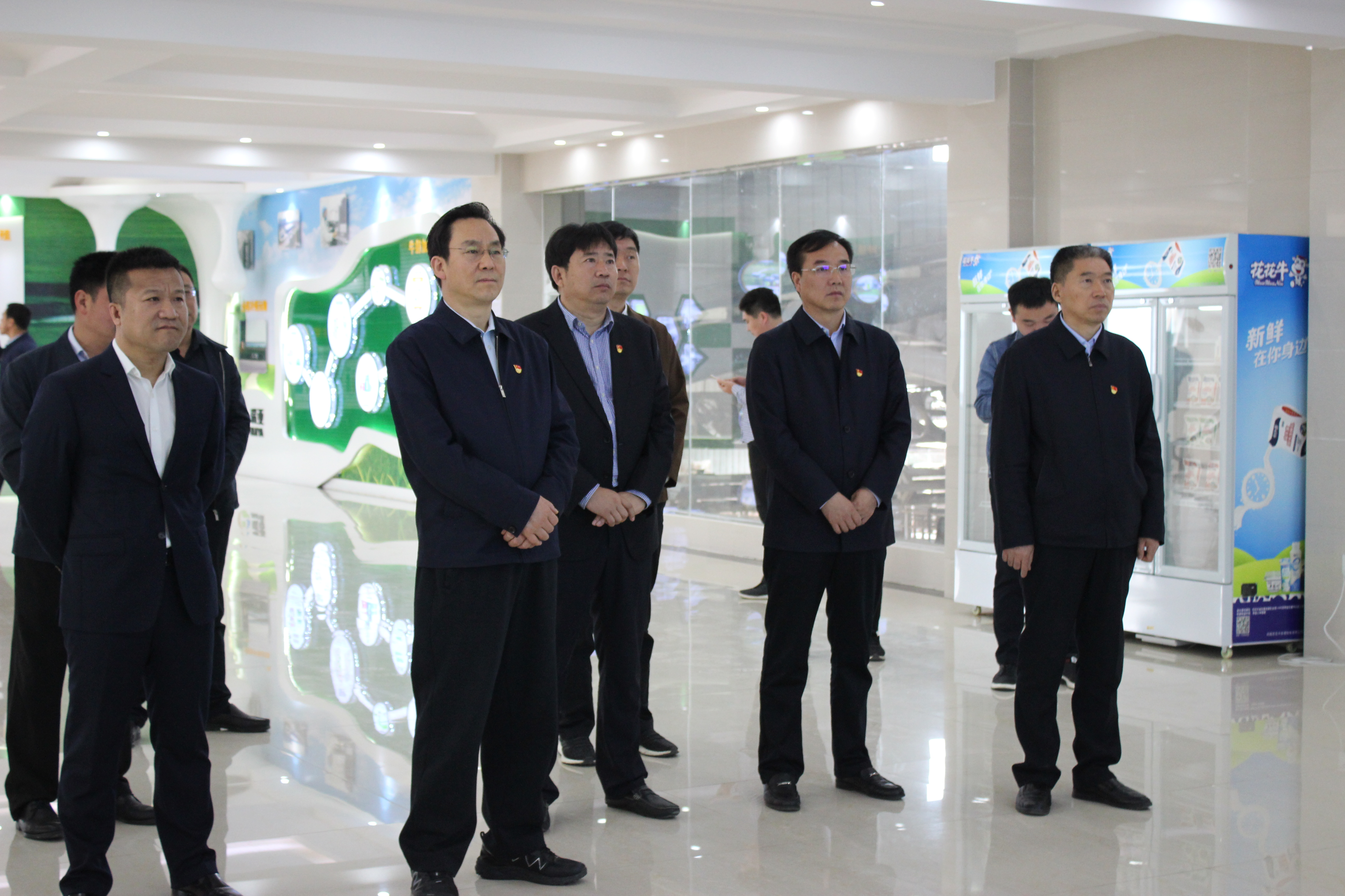 河南省委常委、組織部部長(zhǎng)孔昌生 蒞臨河南花花牛集團(tuán)魯山瑞亞牧業(yè)有限公司調(diào)研