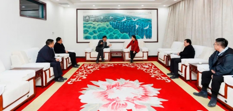 發(fā)揮產(chǎn)業(yè)優(yōu)勢 助力鄉(xiāng)村振興 | 民權(quán)縣委副書記、縣長王靜嫻會見關(guān)曉彥董事長一行